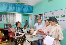 টঙ্গীতে বারাকা নারী ড্রপ ইন সেন্টারের উদ্যোগে পুষ্টি সহায়তা প্রদান