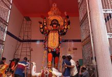 দর্শনার্থীদের পদচারণায় মুখরিত লালপুরের বুধপাড়া কালীপুজার মেলা