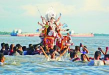 ভক্তের চোখের জলে দেবীদুর্গার বিদায়