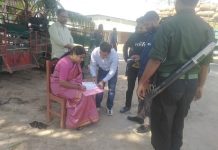 সাপাহারে মোটরসাইকেল দূর্ঘটনা এড়াতে ভ্রাম্যমান আদালতের অভিযান