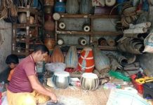ঢাক-ঢোল বিক্রি করে চলে ওদের সংসার : দরকার সরকারি সাহায্য