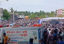 বাবা-মায়ের কবরের পাশে সমাহিত তোফায়েল আহমেদ