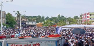 বাবা-মায়ের কবরের পাশে সমাহিত তোফায়েল আহমেদ
